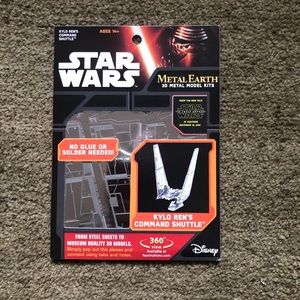 🌵 3/$15 Star Wars Metal Earth 3D Kylo Ren’s command shuttle metal model set